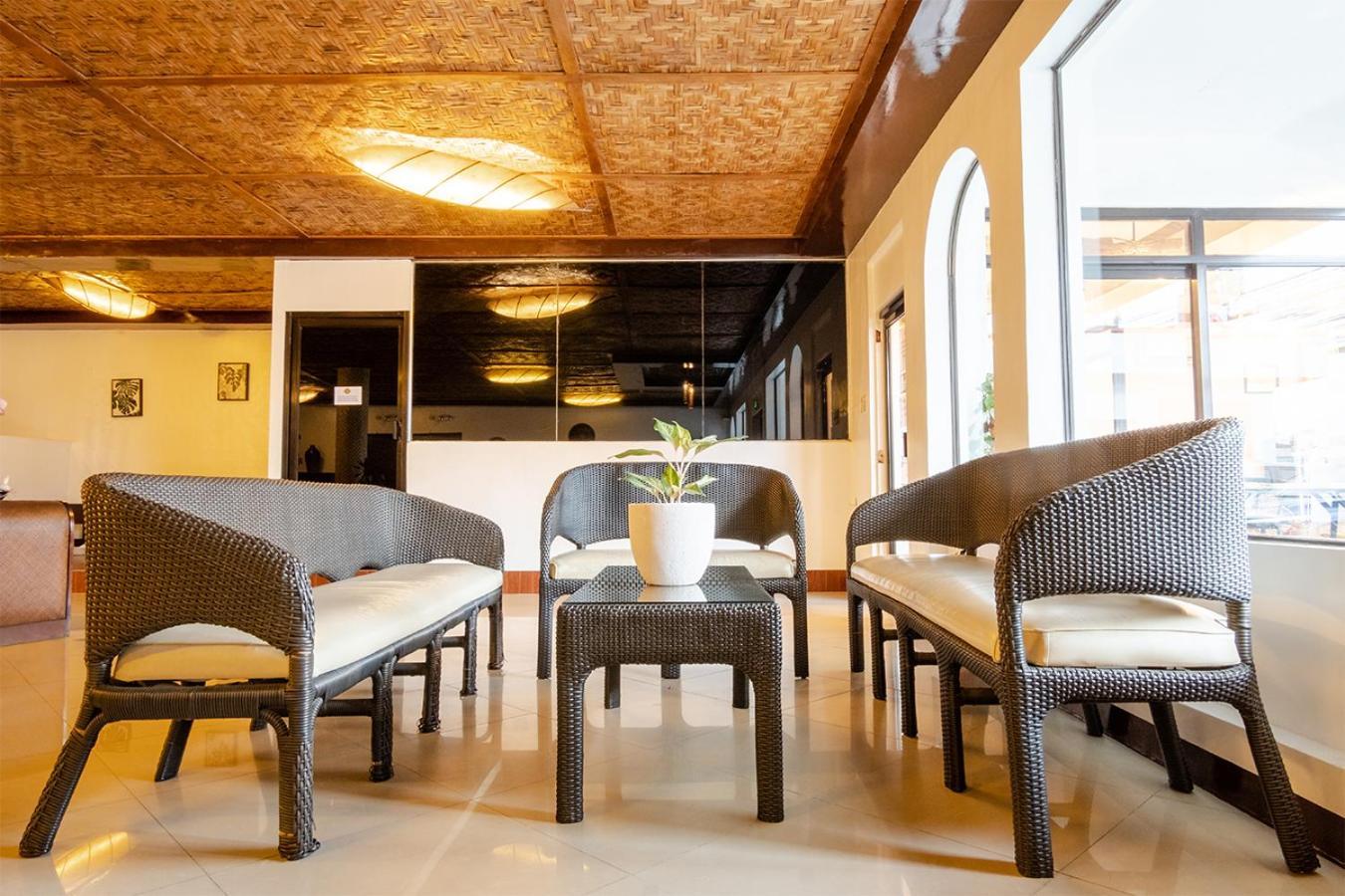 Public House Hostel Lapu-Lapu City Exteriör bild